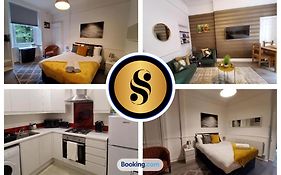 Leith Spectacular Apartment By Sensational Stay Short Lets & Serviced Accommodation With 6 Separate Beds & 2 Baths